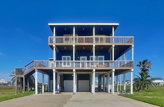 Splish Splash Oasis | Walk to Beach + Private Pool!