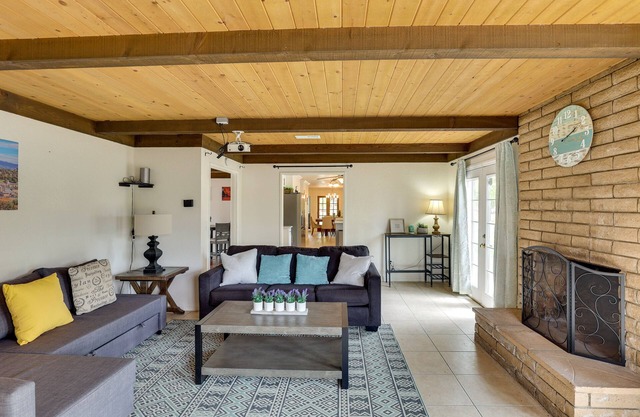 Sprawling California Ranch House w/Courtyard!