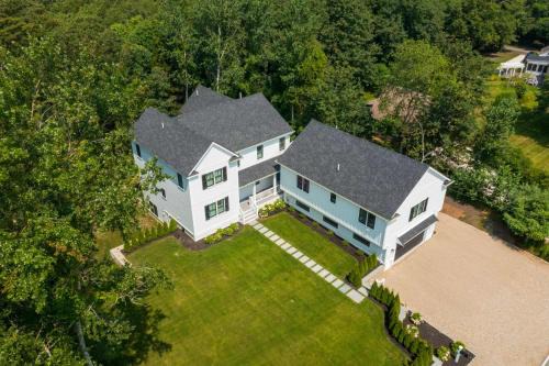 Sprawling Home 1 Mi to Downtown