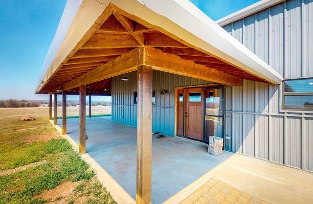 Sprawling retreat with two lodges, entertainment