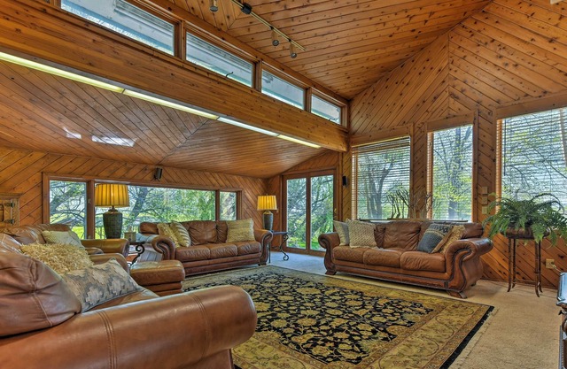 Spring Creek Retreat on 25 acres w/Mountain Views!