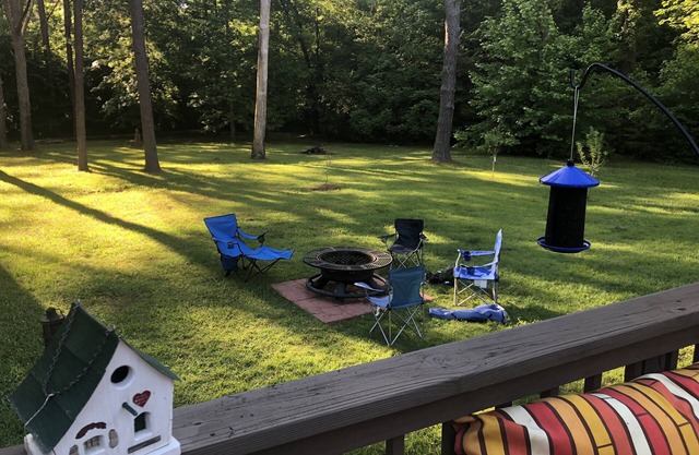 Spring haven! Perfect spot on lake for fishing! Spacious home; Eagles near!