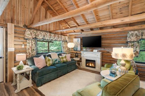 Spring Hill Farm - The Pampered Peacock