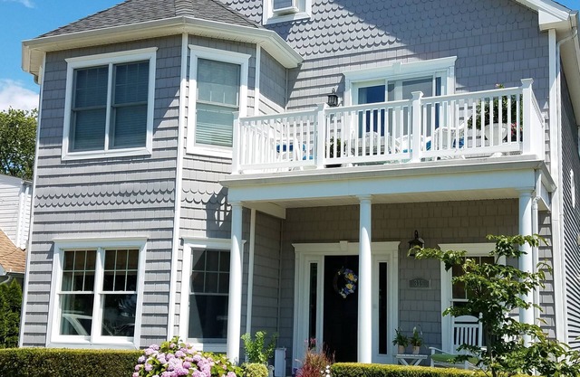 Spring Lake. 5 BR, 4 BA. 6 Beach/Pool Passes, 3 Blocks to Beach, Lake Viewn