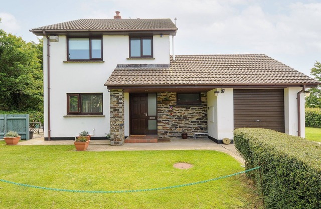 SPRING LODGE, pet friendly, country holiday cottage in Kilkhampton