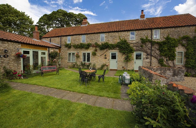 Sproxton Hall Cottages - A hidden gem near Helmsley, for 17 guests in beautiful countryside