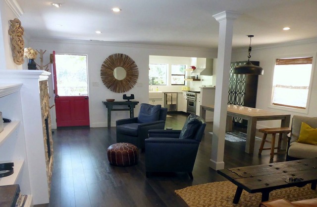 St. Helena Bungalow Steps from Main Street | Pet Friendly | 30 Day Minimum