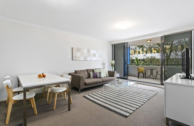 St Leonards- HERB8 - Herbert Street - Modern 1BR with Balcony, Parking Pool in St Leonards