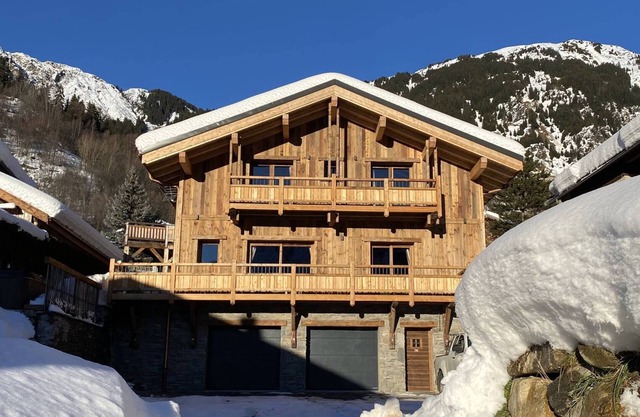 St Maurice : 5* chalet with private pool et jacuzzi