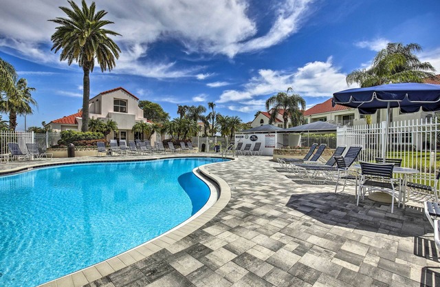 St Pete Condo w/Heated Pool - 3 Miles to Beach!
