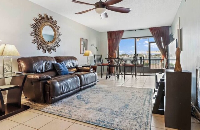 St Pete Isla Casa H-103 2 Bed 2 Bath Amazing View!