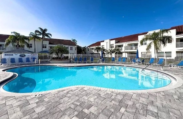St Pete's Premium Resort - Newly Renovated - Pool & Hot Tub - 7 Day Rental