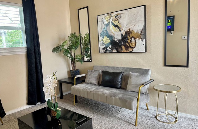 Stadium Suite: 3 miles from AT&T & Globe Life Stadium