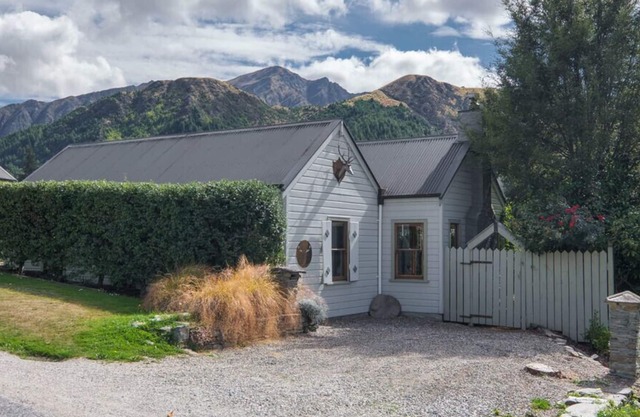 Stags Head Cottage - Arrowtown Holiday Home