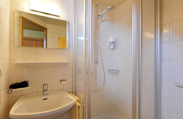 Standard room 3, shower/WC, from 4 nights half board - Berggasthof Bärnstatt