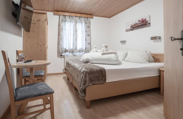 Standard room 2, shower/WC, from 4 nights half board - Berggasthof Bärnstatt