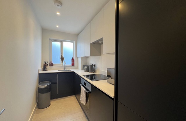 Star London Station Road 3-Bed Haven