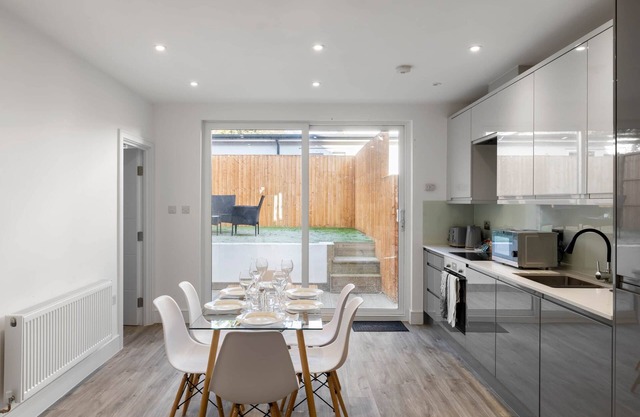 Star London Vivian Avenue 3-Bed Oasis with Garden
