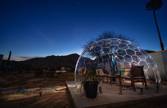 Stargazing Dome, Hot Tub, Mountain Views - 5 mins from town!