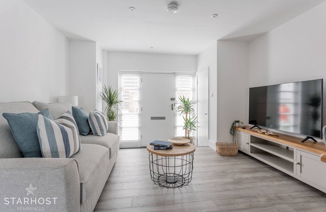 StarHost Residences | Brand New 2 Bed Apartment in Newbury Town Centre