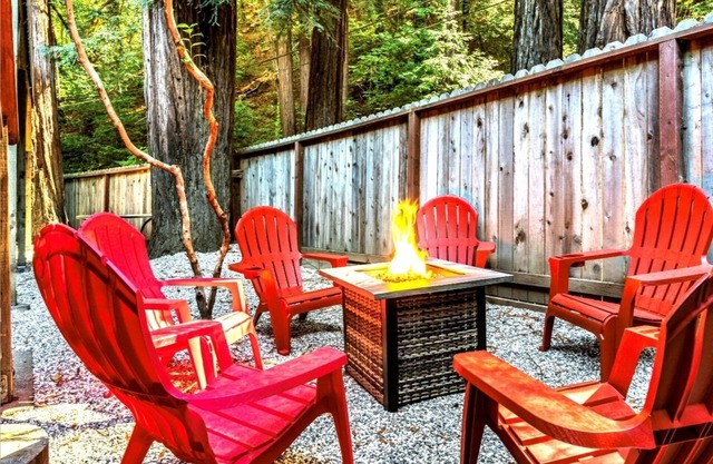 Starry Nights:FUN Family Home! 5-Star! Walk to River! GmRm/Pup/WiFi/Yard!