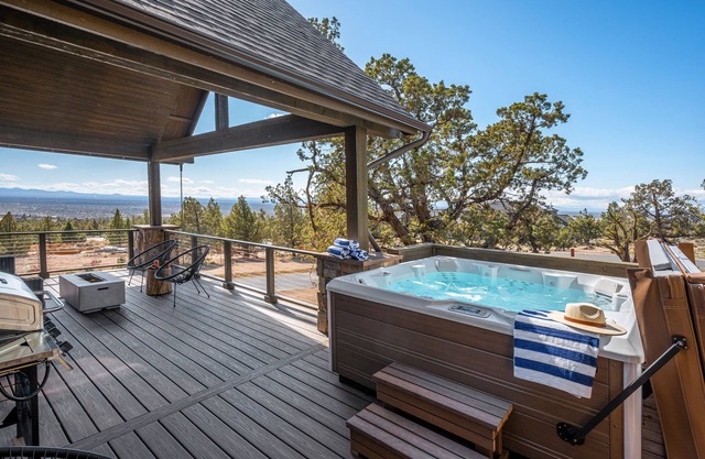 Starview at Brasada Ranch Resort by AvantStay |HotTub & Close To Golf!