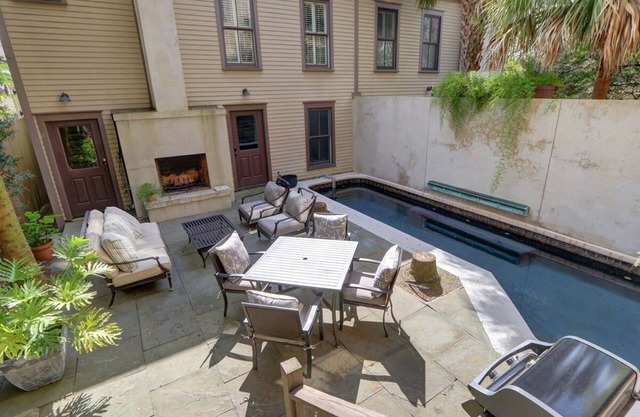 Stately Savannah Home w/Saltwater Pool