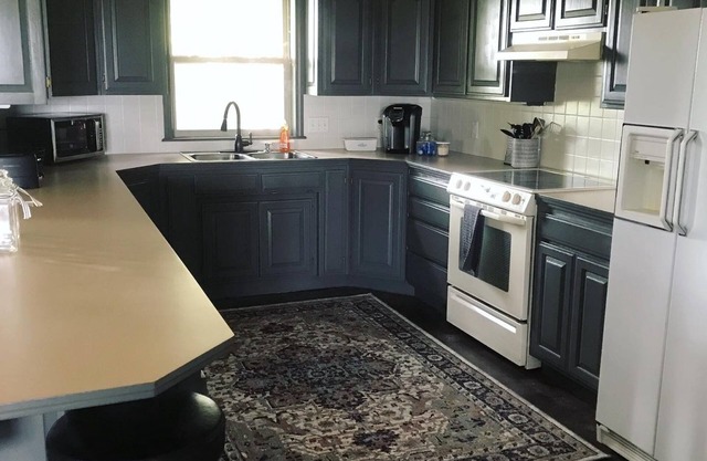 Stay at Grandads House! Country retreat with a view, minutes to the bike trails!