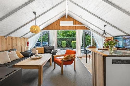 Stay in 2 cottages by the lake, Legoland, ForestCabinDK