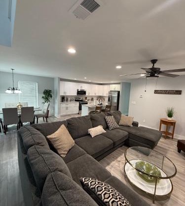 Stay in a new modern townhouse Sleeps 10