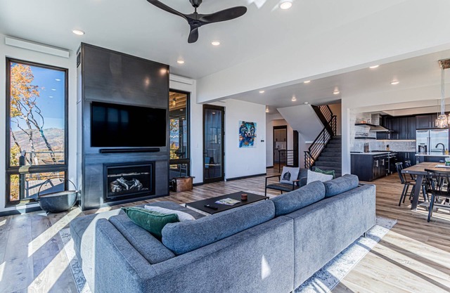 Stay in Steamboat This Winter! Dog Friendly Unit, Panoramic Views, 7 Mi to Resort, Decks-Gym-Garage