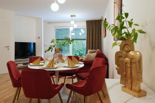 Stay in style at "Carl's Design Residences" - Modern design meets green comfort l free parking & great connection to city center
