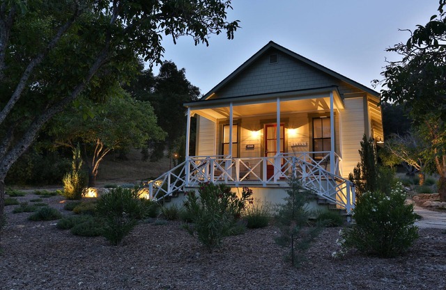 Stay in the heart of West Side Wine Country - Summit Schoolhouse on Peachy Cyn