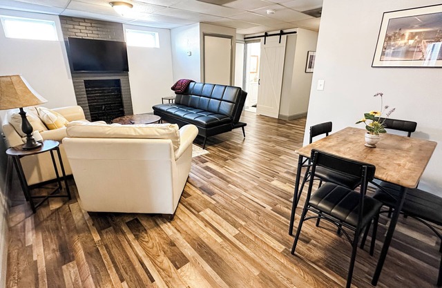 Stay on Main - Charming 2 bedroom 1.5 bath Upstairs Apartment on Main Sleeps 6