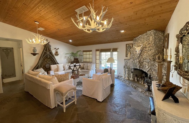 Stay PALM and Carry on! nPool, Hot tub, and Firepit n30-day minimum stay.