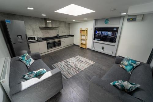 STAY SA Equipped Studios 10 mins from City centre and next to UOB!