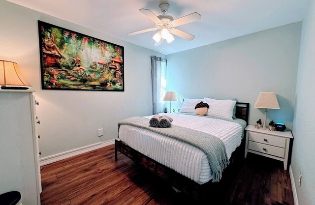 Stay @ The Enchanted Escape~Pool, Pickleball, Lake close to Disney!