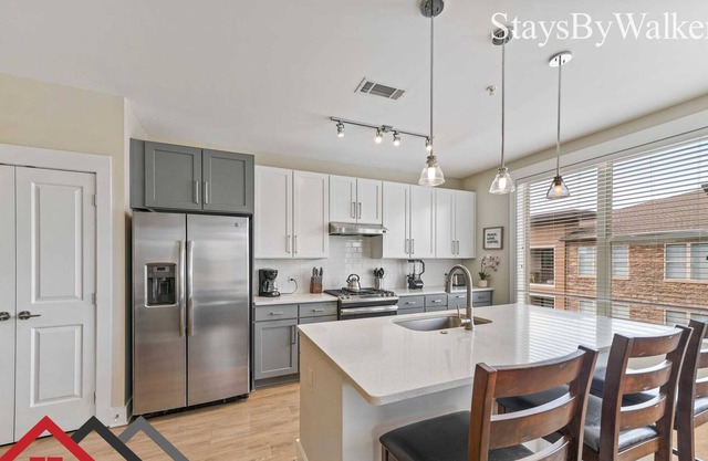 StaysByWalker 3BR Waverly - 1G Wi-Fi/Desks/Gym