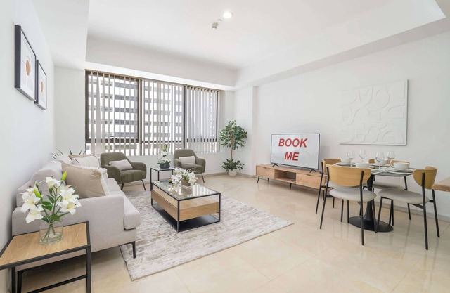 StayShort - Al Barsha Apartment Sleeps 2 with Pool!