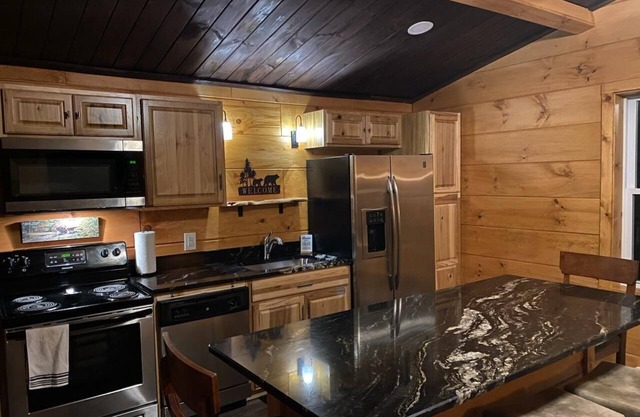 Steel Cabin Mt. Views Privacy Near Downtown