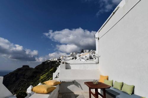 Stefani Cave House Santorini