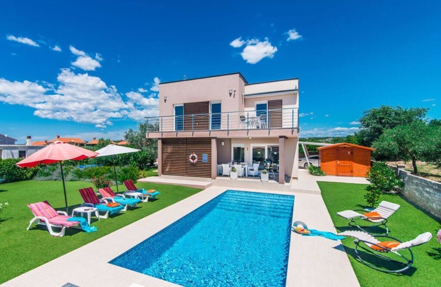 Stefanja Modern retreat