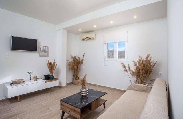 Stegna Paradise View: just 5-minutes walking away from the beautiful Stegna beach!