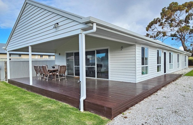 Stella Dais - Set off the main street, right in the heart of Robe