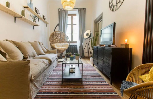 Step to Duomo and All the Sights from Refurbished Apartment