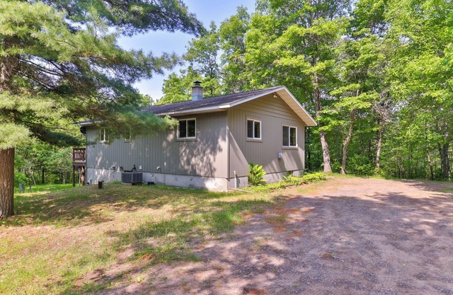 Stepaway Vacation Rentals- Hawk's Nest