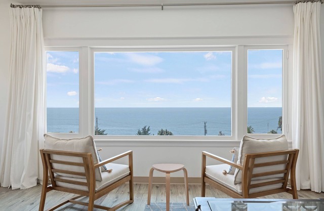 Steps to Beach and Town! Ocean Views! Space for 7!