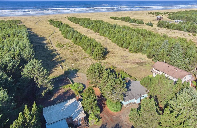 Steps to Beach, Fenced Yard, Dog Ok (SNest+Garden)