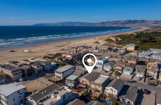 Steps to Beach: Fire Pit, Surfing & Dunes Access. Perfect for two couples!