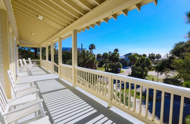 Steps to Beach. Relax in Dog Friendly Ocean View Home, 2 Master Suites & Porch